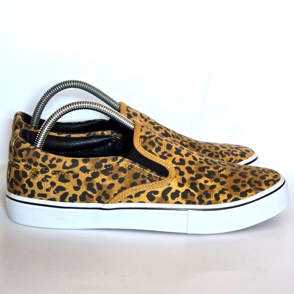 Cheetah print shoes. Size 10. They have memory foam inside.